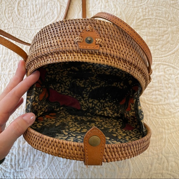 Round Rattan / Straw Bag - Picture 4 of 4